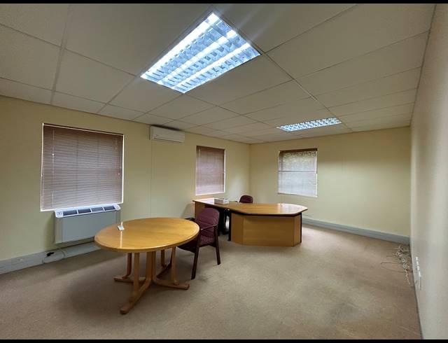 122M² OFFICE TO LET IN KENILWORTH